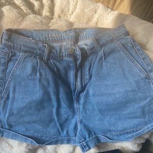 Light wash jean high-waisted shorts